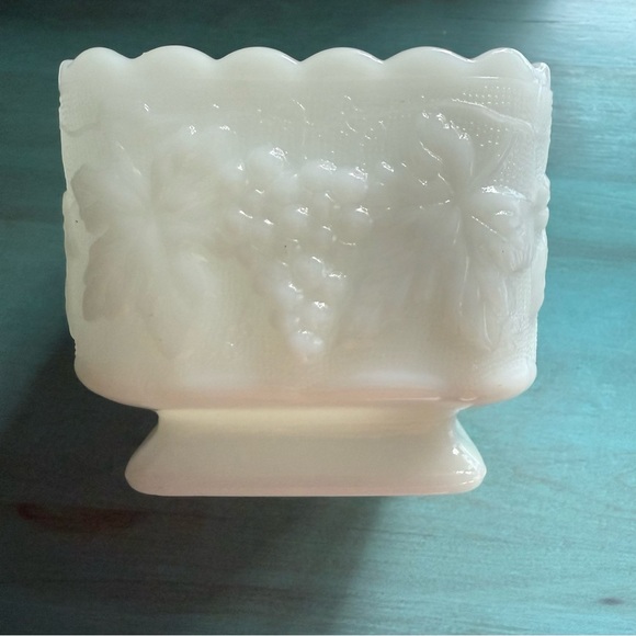 Anchor Hocking Milk Glass White Embossed Grape Design Vase Dish - Picture 3 of 11
